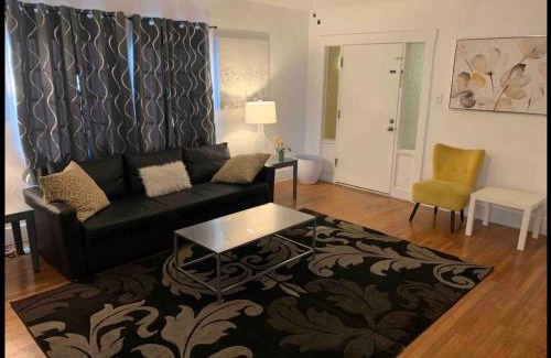 East Village Apartamento | Stylish Apt. Beach/Downtown/& Convention Center