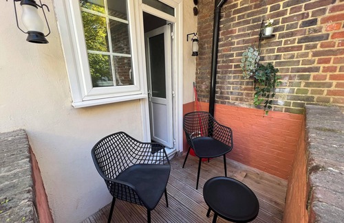 Kidbrooke with Hornfair Apartamento | Stylish apt in a 1938 building w/parking