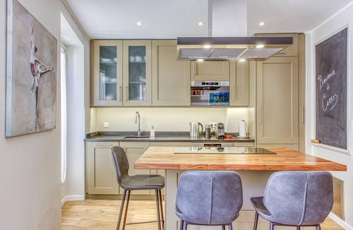 Cannes Old Town Apartamento | Stylish Apt in charming le Suquet/Cannes-Steps from beaches, old port & Palais