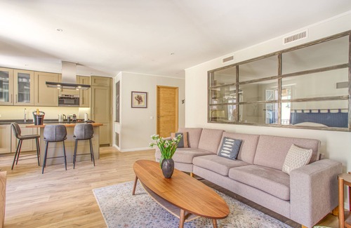 Cannes Old Town Apartamento | Stylish Apt in charming le Suquet/Cannes-Steps from beaches, old port & Palais