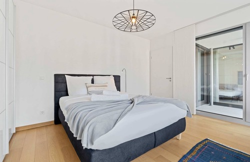 Gasperich Apartamento | Stylish Apt in Cloche dOr w balcony
