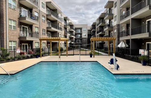 George Bush Park/Eldridge Apartamento | Stylish Apt Pool Wi-Fi Parking