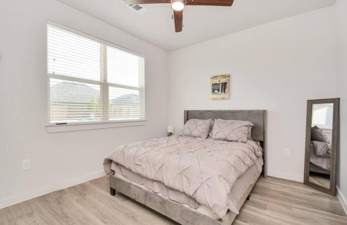 George Bush Park/Eldridge Apartamento | Stylish Apt Pool Wi-Fi Parking