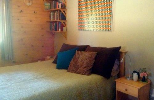 Pinehurst Casa | Stylish Artistic Cabin Vacation Rental near Sequoia Kings National Park