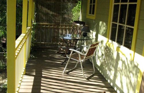 Pinehurst Casa | Stylish Artistic Cabin Vacation Rental near Sequoia Kings National Park