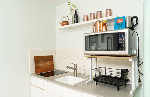 St. Edwards Apartamento | Stylish, artsy gem. Walk to Iconic South Congress