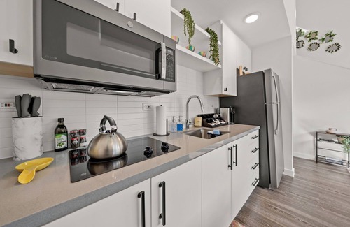 East Cesar Chavez Apartamento | Stylish ATX Loft | Queen & Sofa Bed | Mins to DT