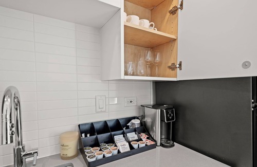 East Cesar Chavez Apartamento | Stylish ATX Loft | Queen & Sofa Bed | Mins to DT