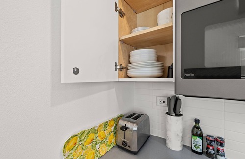 East Cesar Chavez Apartamento | Stylish ATX Loft | Queen & Sofa Bed | Mins to DT