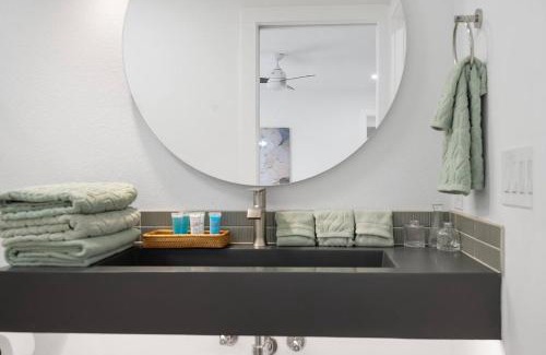 North Austin Civic Association Casa | Stylish Austin Escape 4BR, 2BA, Minutes from Domain, Q2 Stadium