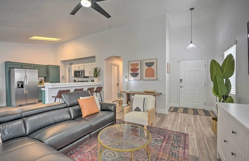 Greenacres Casa | Stylish Bakersfield Getaway with Pool Table!