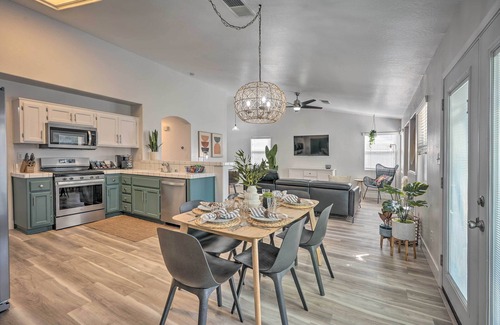 Greenacres Casa | Stylish Bakersfield Getaway with Pool Table!