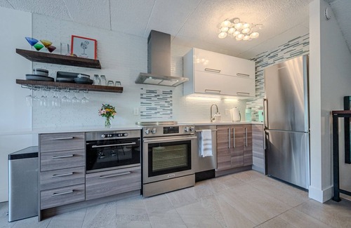 The Pines Condominio | Stylish Beach Condo in the Heart of Downtown Rehoboth Beach!