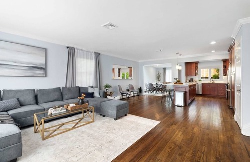 Cove - East Side - Shippan Casa | Stylish Beach Home near Stamford Downtown/Beach