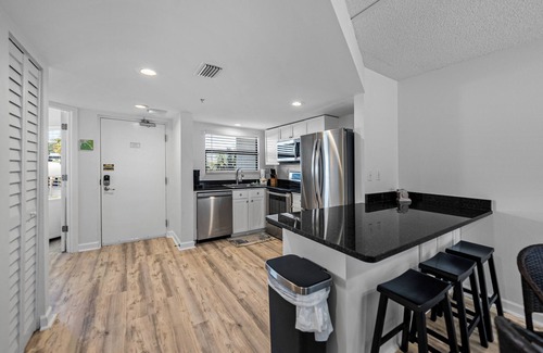 Belle Vista Condominio | Stylish Beachfront | Steps from Everything