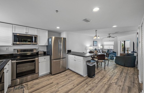 Belle Vista Condominio | Stylish Beachfront | Steps from Everything