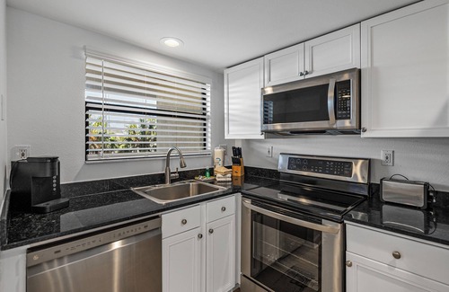 Belle Vista Condominio | Stylish Beachfront | Steps from Everything