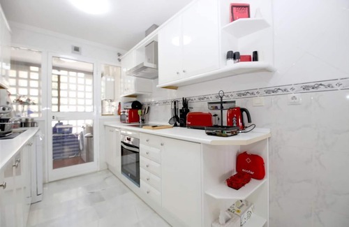 La Gaspara Apartamento | Elegante apartamento frente al mar, clima y Wifi, Frente a la playa y a poca distancia de Estepona