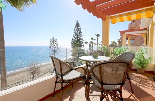 La Gaspara Apartamento | Elegante apartamento frente al mar, clima y Wifi, Frente a la playa y a poca distancia de Estepona