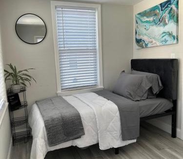 West Street - River Street Apartamento | Stylish Boston 2nd floor unit, You are going to love it!