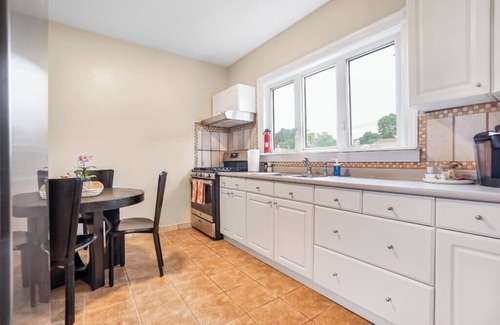 Lower Washington - Mount Hope Casa | Stylish Boston Getaway Near Arboretum & T Station!