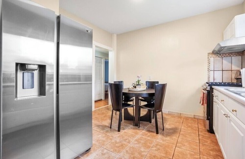 Lower Washington - Mount Hope Casa | Stylish Boston Getaway Near Arboretum & T Station!