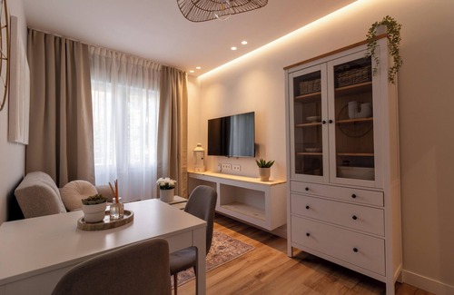 Navas Apartamento | *** Stylish Brand New Apt 5 guests A/C El Clot @22 District