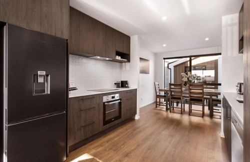 Addington Apartamento | Stylish Brand New Sunny 3Bdrm 3Bth garage sleeps 6