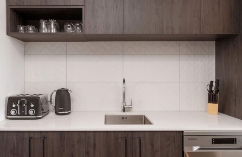 Addington Apartamento | Stylish Brand New Sunny 3Bdrm 3Bth garage sleeps 6