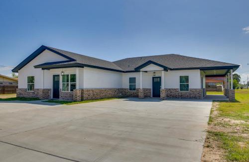 Brownsville Casa | Stylish Brownsville Stay Coastal Day Trips!