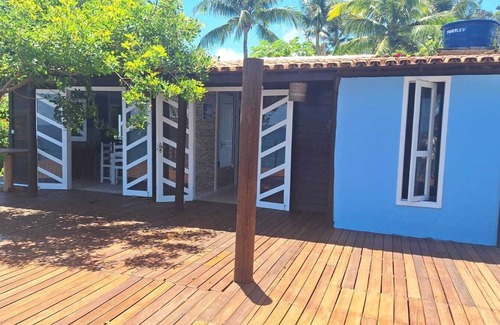 Itacare Chalet De Esquí | Stylish cabin with large deck overlooking Costa and Tiririca beaches.