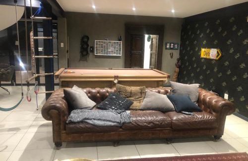 Greater Johannesburg Metropolitan Area Casa | Stylish celeb style Huge secure 3 beds and baths
