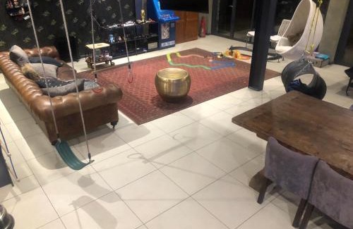 Greater Johannesburg Metropolitan Area Casa | Stylish celeb style Huge secure 3 beds and baths