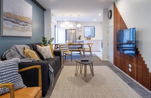 Christchurch City Centre Casa | Stylish Central City townhouse Next to Little High
