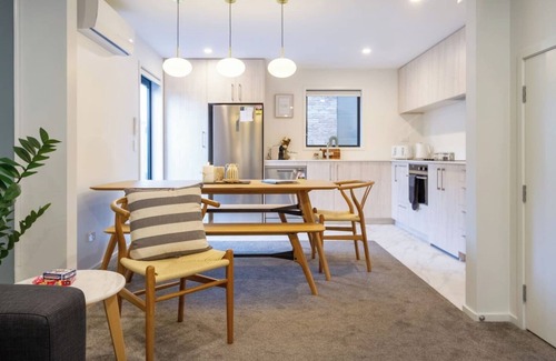 Christchurch City Centre Casa | Stylish Central City townhouse Next to Little High