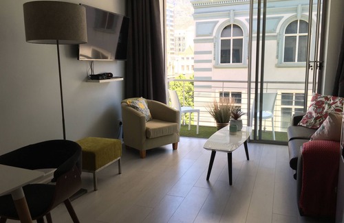 Cape Town City Centre Apartamento | Elegante apartamento céntrico en Greenmarket Square con estacionamiento seguro.