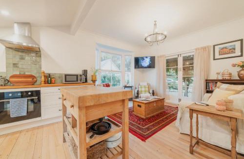 Christchurch City Centre Casa | Stylish Central Cottage - Modern Heating & Parking