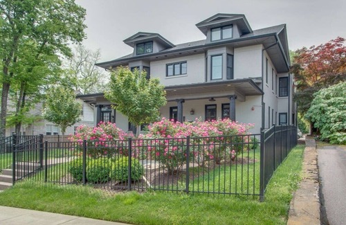 Hillsboro Village Condominio | Stylish Charmer around the corner from Belmont U!