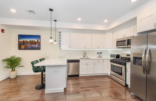 North Bergen Casa | Stylish Chic Condo NYC@Fingertips-B-