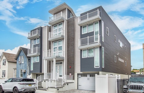 North Bergen Casa | Stylish Chic Condo NYC@Fingertips-B-
