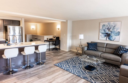 Playhouse Square Apartamento | Stylish Chic Downtown Apartment