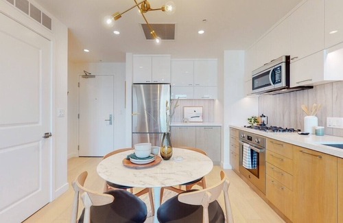 Historic Core Condominio | Stylish & Chic Luxury 1-BR Condo in DTLA! Free parking space & WiFi