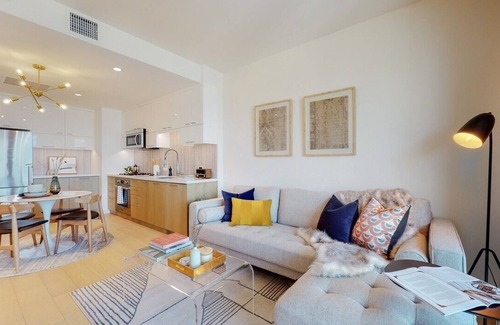 Historic Core Condominio | Stylish & Chic Luxury 1-BR Condo in DTLA! Free parking space & WiFi