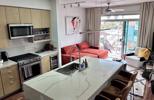 Carthay Circle Apartamento | Stylish & Chic Next to LACMA