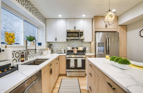 Edgewater Beach Casa | Stylish Chicago Retreat: Walk to Loyola University
