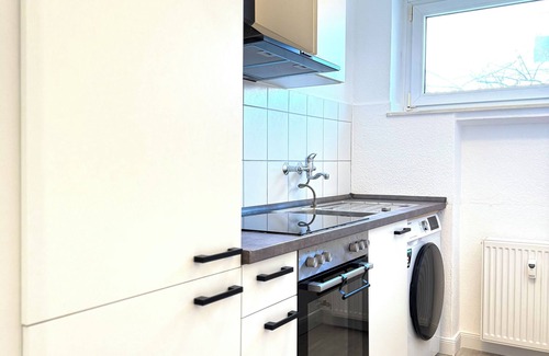 Vahrenwald Apartamento | Stylish city apartment I WiFi I movie screen I balcony I central