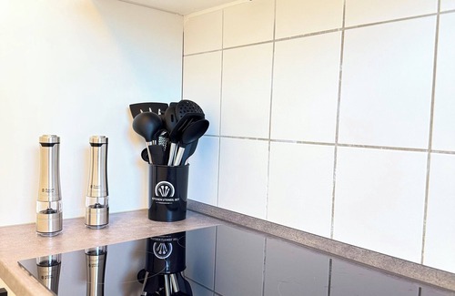 Vahrenwald Apartamento | Stylish city apartment I WiFi I movie screen I balcony I central