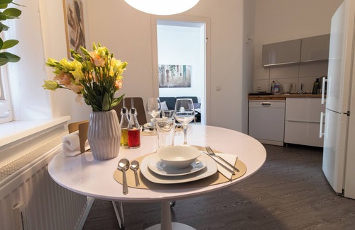 Vahrenwald-List Apartamento | Stylish City Apartment at Lister Platz - Central, Quiet, Families-Friendly