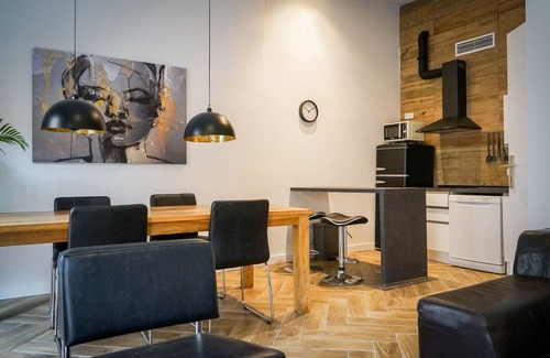 La Victoria Apartamento | stylish city center apt.king bed