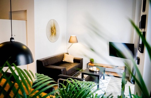 La Victoria Apartamento | stylish city center apt.king bed